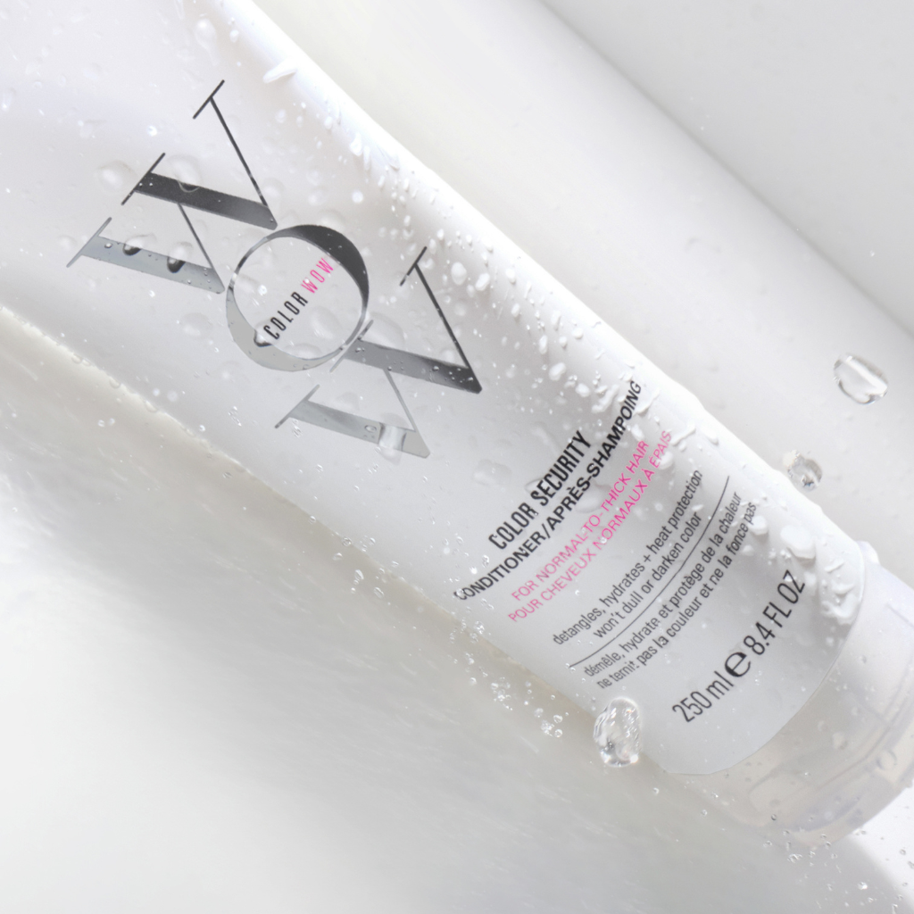 Color Wow Color Security Conditioner mit Wassertropfen