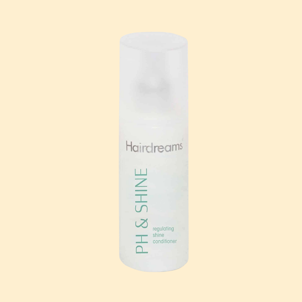 Das Hairdreams Ph & Shine Spray adstringiert die Haare und schließt die Schuppenschicht. Die Haare erhalten schwerelosen Glanz und mehr Geschmeidigkeit. Außerdem wirkt es mit dem integrierten Anti-Statik-Effekt fliegenden Haaren entgegen.