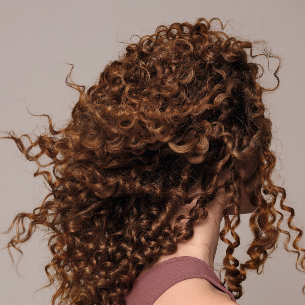 Warmes Karamell auf Balayage-Haaren nach Anwendung der Color Fresh Mask Caramel Glaze
