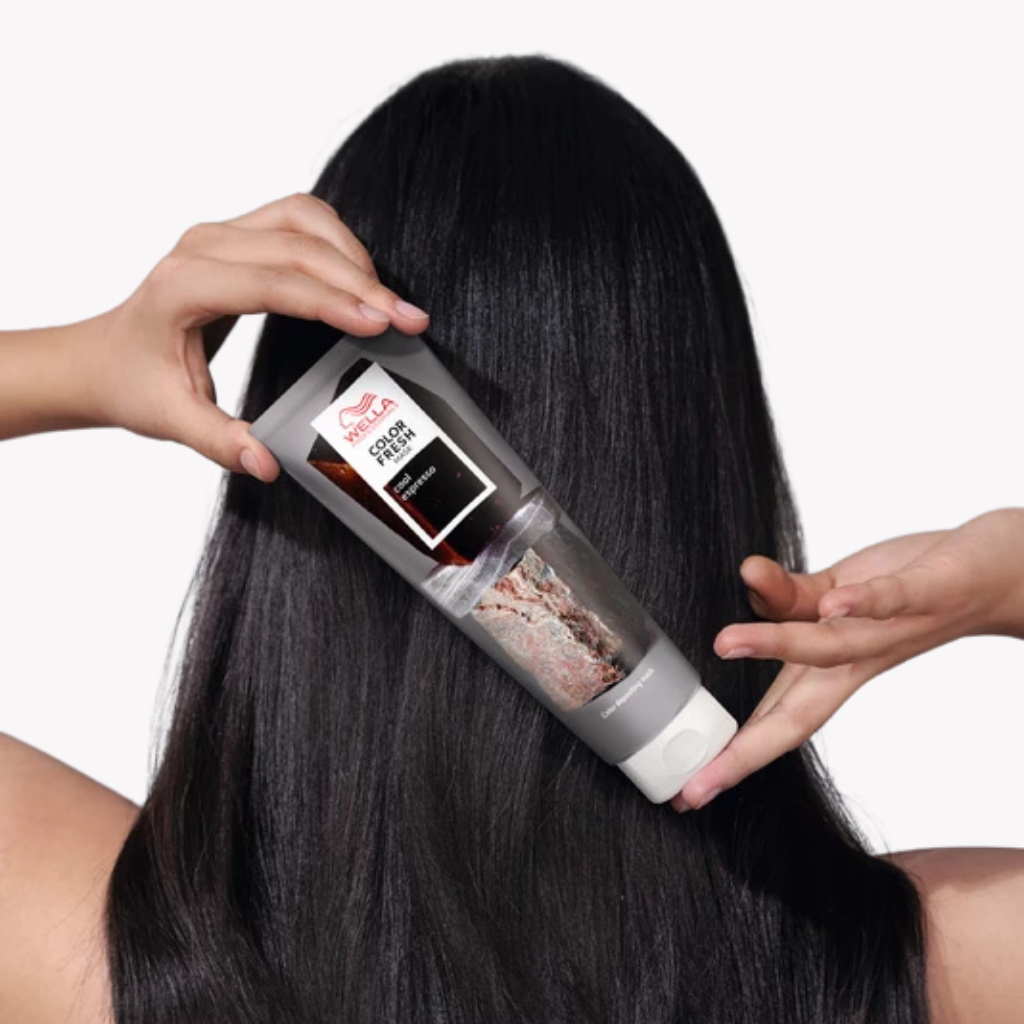 Kühles, sattes Braun auf mittellangem Haar nach Anwendung der Color Fresh Mask Cool Espresso